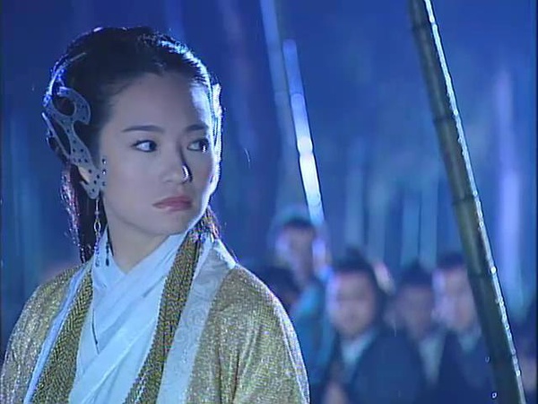 因后续作品乏力,她的演艺事业陷入不温不火的尴尬境地