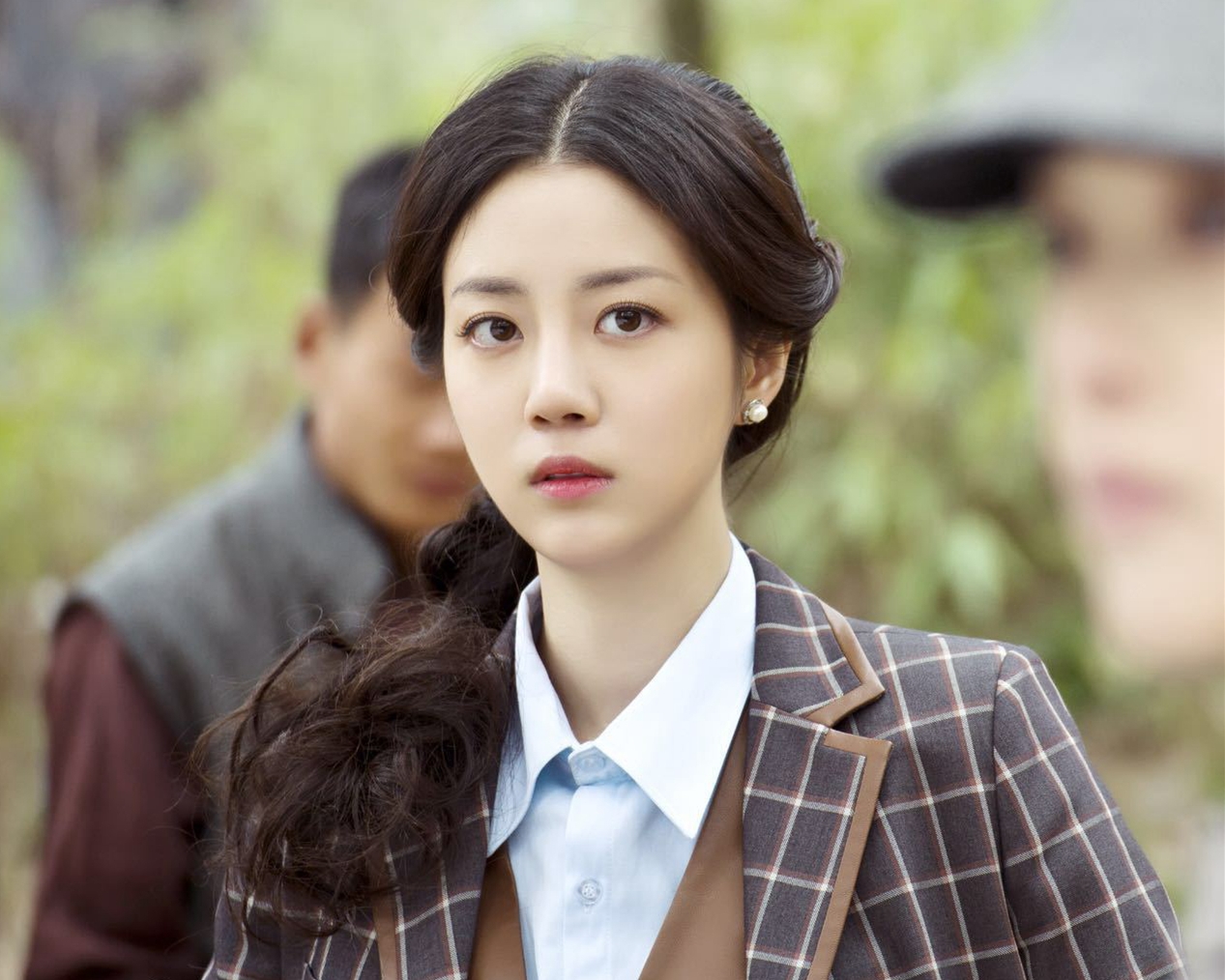 李溪芮以往短发风格,干脆利落,留长发之后变成这样了?