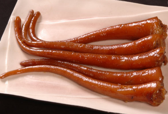 香卤猪尾巴是一道菜品,制作原料有猪尾巴,葱花等