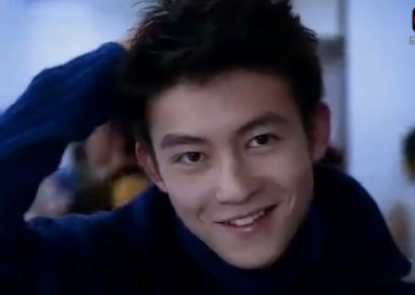 百事可乐蓝色风暴当年选了陈冠希,你会发现他的脸真的不得了