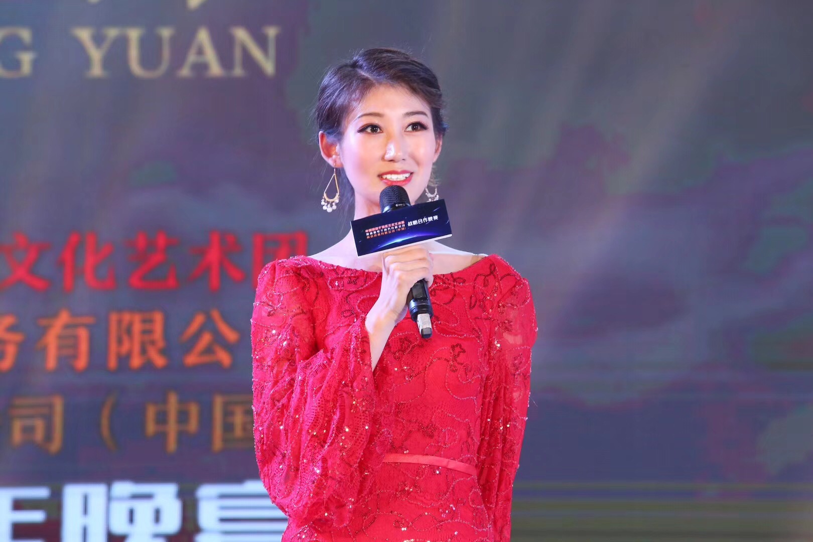 90后美女主持人陈婷 还没毕业受邀主持cctv节目