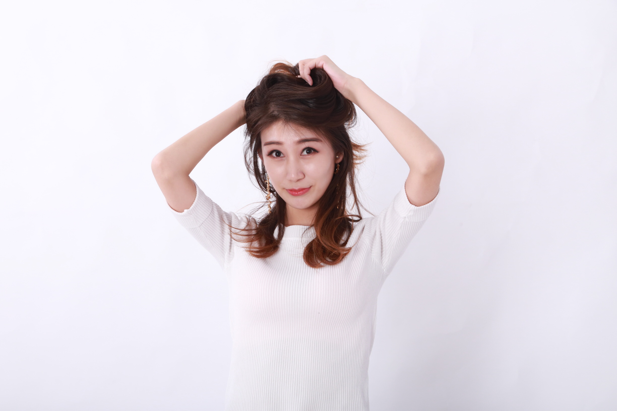 90后美女主持人陈婷 还没毕业受邀主持cctv节目