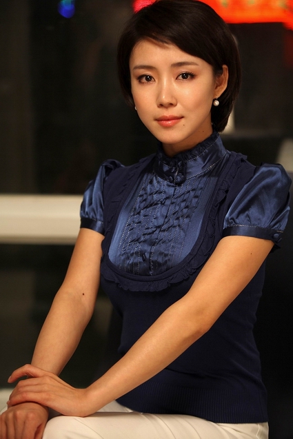 杨阳凭借精湛的演技和优雅的气质,让她能够诠释出各类人物角色