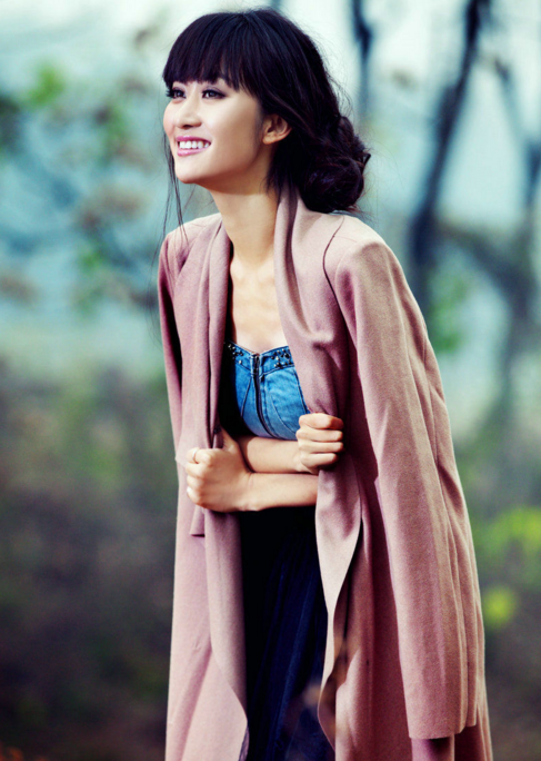 因担任林丹和谢杏芳婚礼的伴娘,被称为"最美伴娘"的杨净如