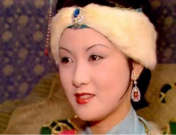 王熙凤和平儿,同样被贾琏伤害,为何众人都去安慰平儿呢?