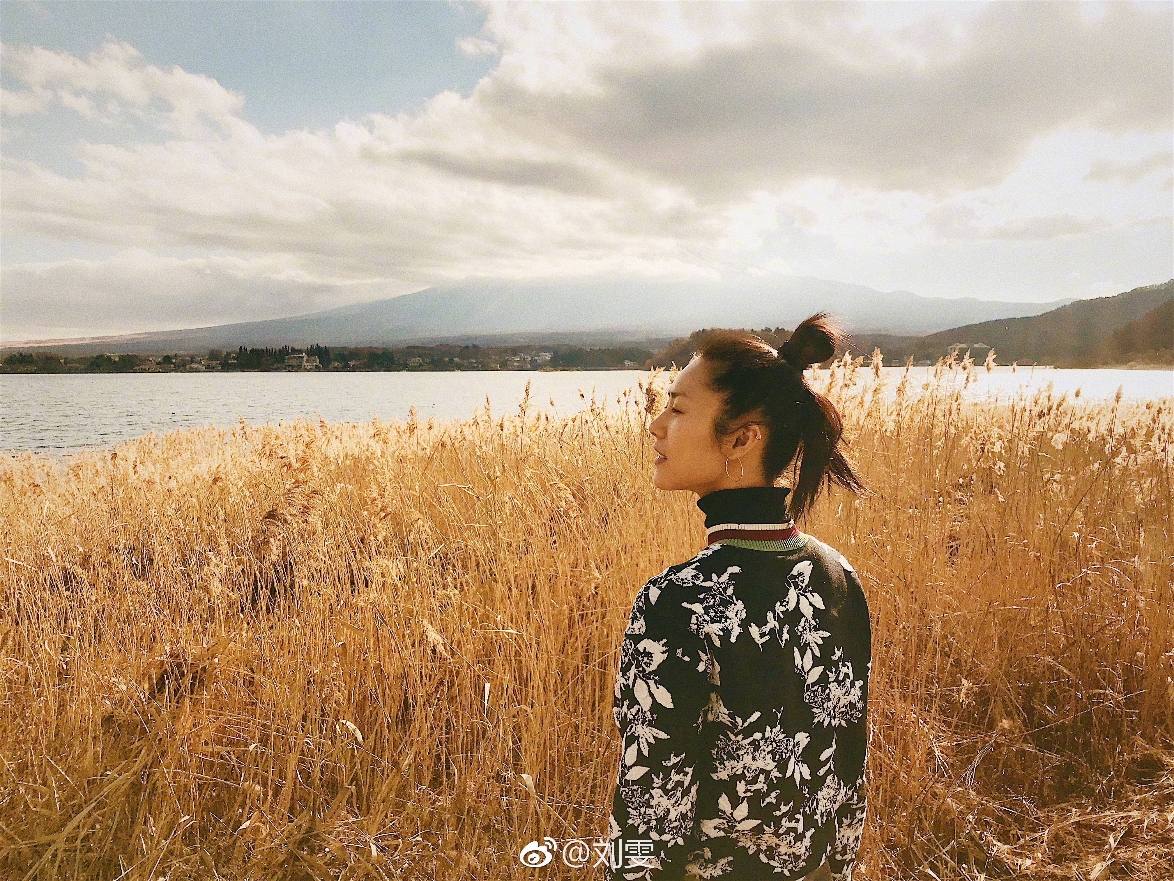 跟大表姐刘雯学拍照姿势,处处透着文艺的生活照美到爆!