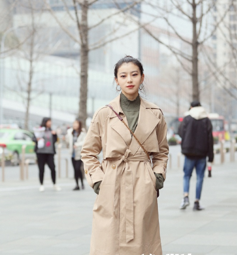 街拍美女:最后一个身高190的小姐姐,站姿简直绝了!不忍直视!