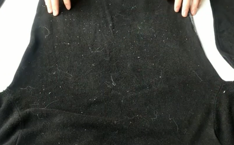 毛衣粘毛不用怕,只要一个啤酒瓶子,比买的滚刷都好用!