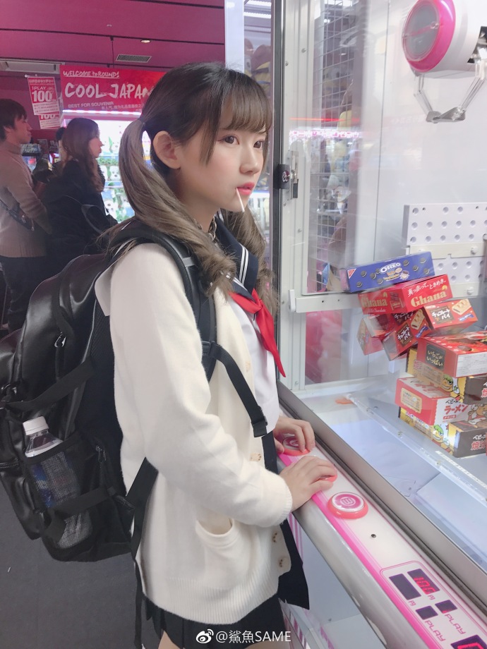 水手服下的清纯可爱 超可爱双马尾萌妹鲨鱼same