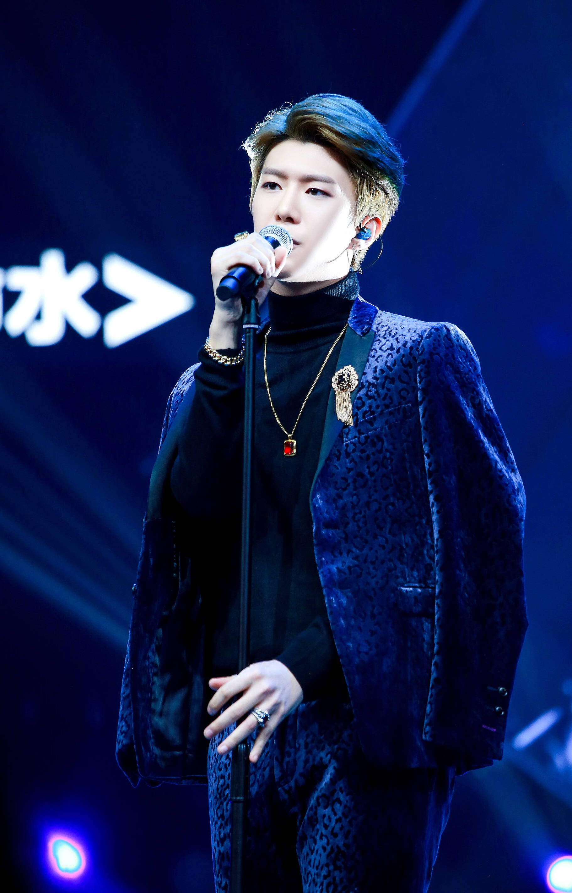 《偶像练习生》范丞丞一个浑身是梗的人,连裤子都能穿成大棉裤!