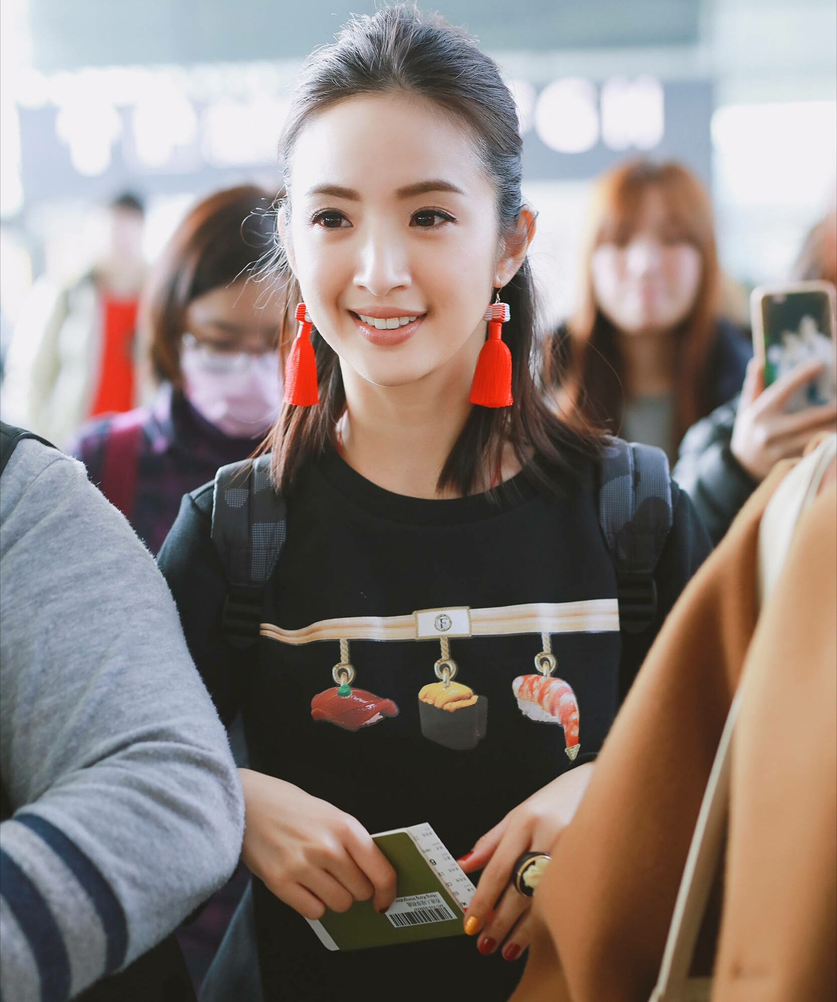 林依晨长沙录制湖南卫视元宵喜乐会,尽显招牌式笑容