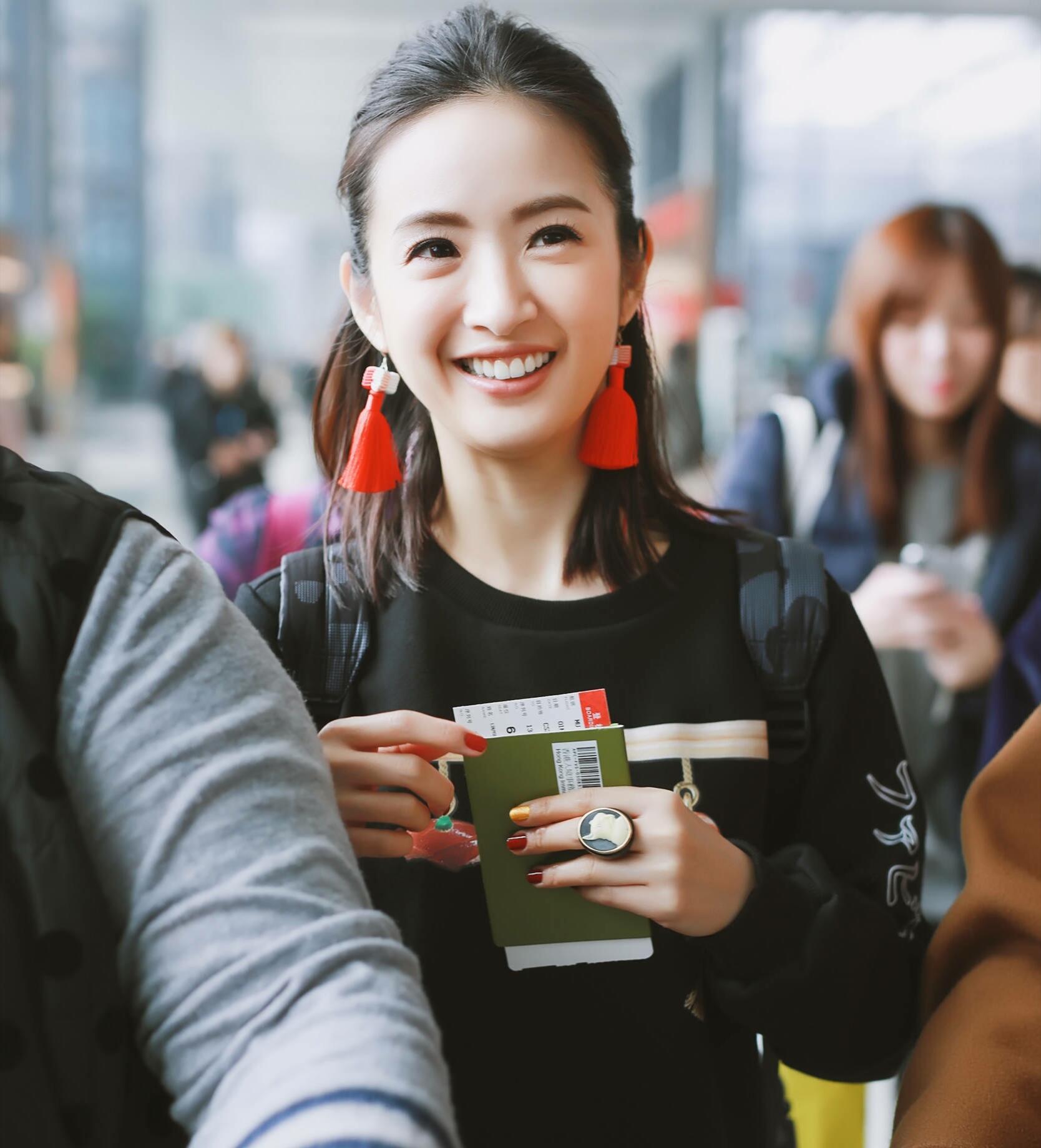 林依晨长沙录制湖南卫视元宵喜乐会,尽显招牌式笑容