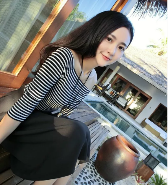 陷入争议后女文青发文:享受被世界群起而攻之的状态