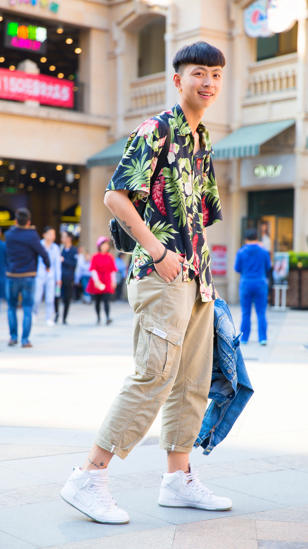 时尚街拍都是美女?今天发的这些帅哥,帅气雅痞什么风格都有!