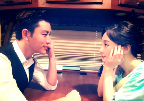 贾乃亮走出阴霾心情好,公主抱王鸥笑容满面,李小璐与闺蜜出游