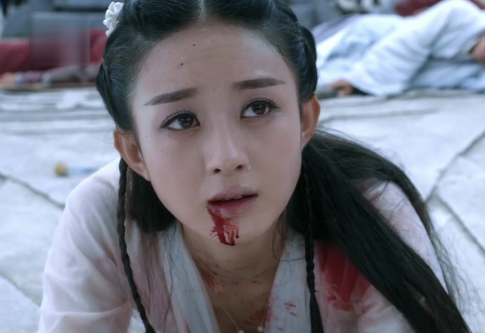 花千骨被断念剑刺入的那一刻,众人表情各异,最心疼的是他!