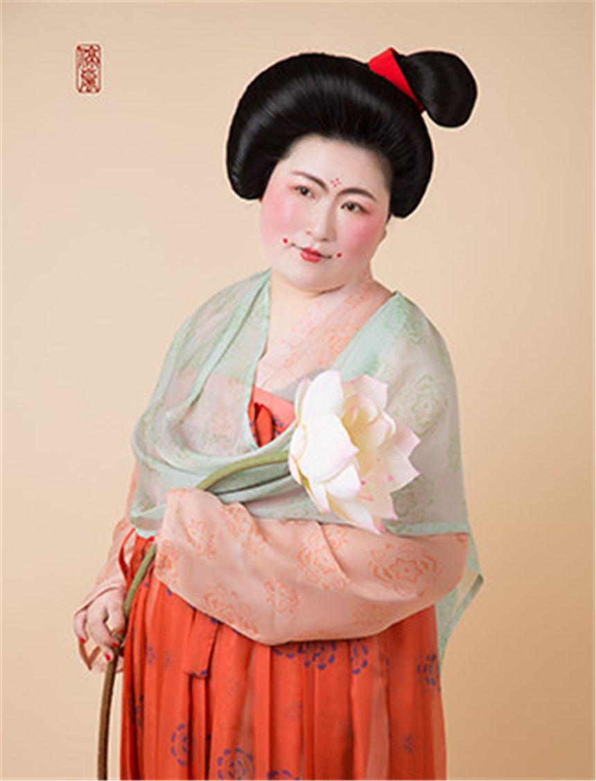 大学生模仿名画摆拍,竟把唐代仕女模仿复活了,瞬间刷爆网络了!