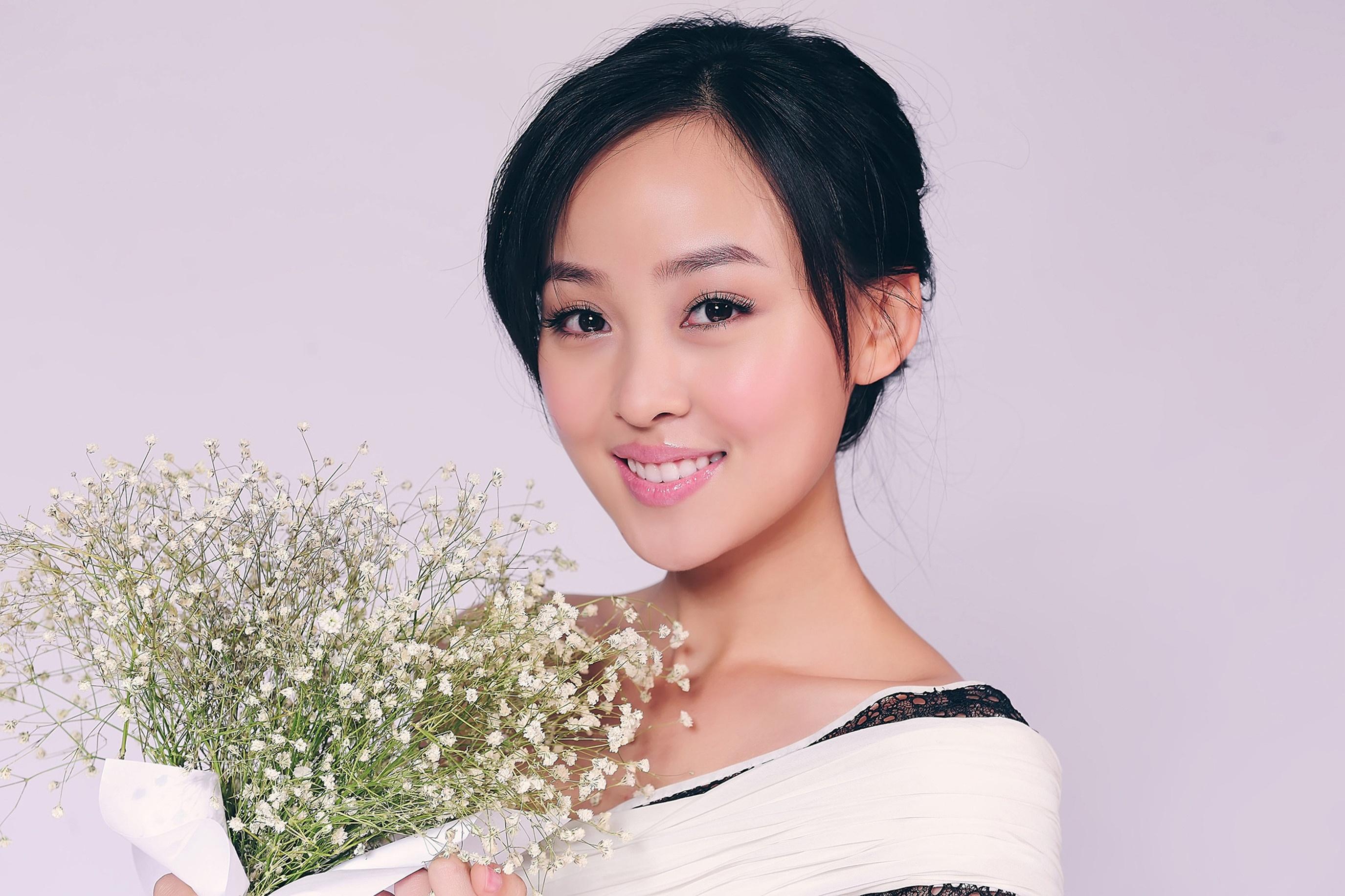 她凭借《新亮剑》进入观众的视野,你记得剧中那个李云龙的初恋吗