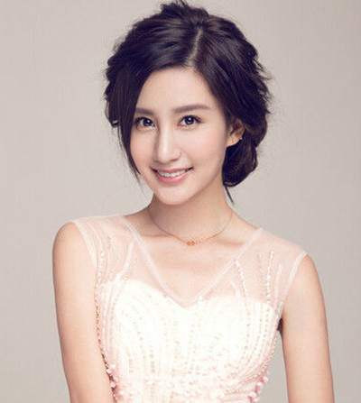 她是《花间提壶》里的方瑶,出道与周杰伦拍广告,清纯可人又率真