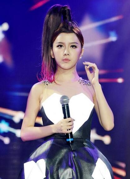 白纬玲原来是双胞胎女子组合by2中的妹妹