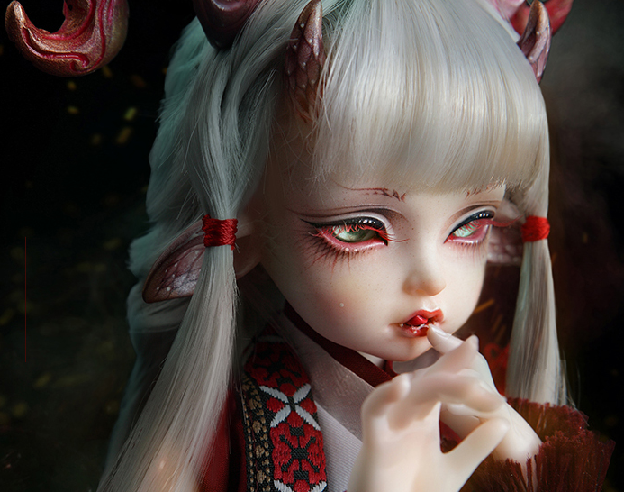 选择这款娃娃,你代表魔鬼安普莎,一种长着铜脚的女怪,与拉弥亚同为赫