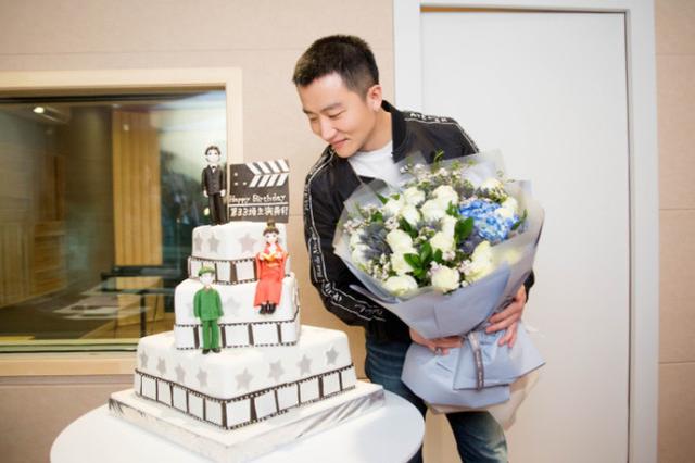 黄轩微博晒特别的庆生照片,孩子们开心是他最好生日礼物