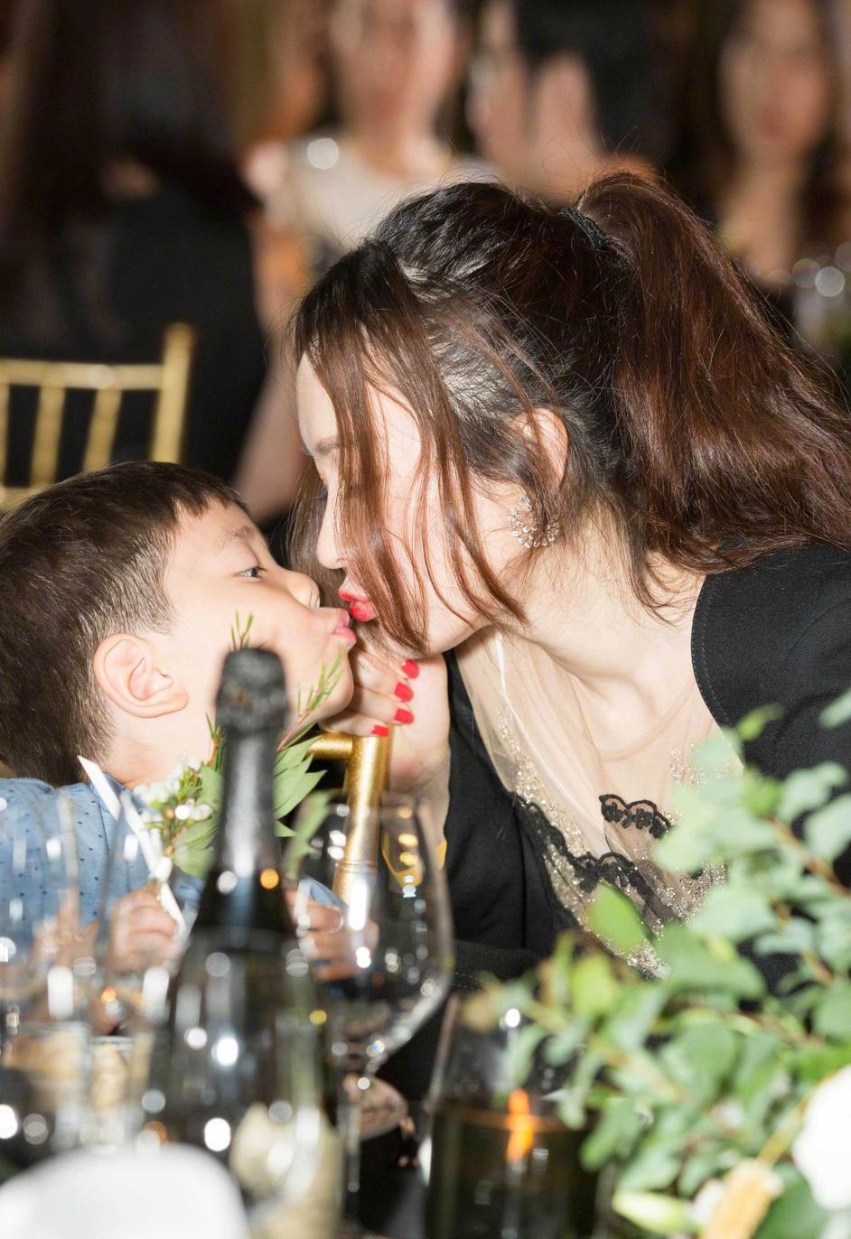 黄毅清手撕黄奕,霍思燕无辜躺枪,网友:你们的事别带上嗯哼的妈