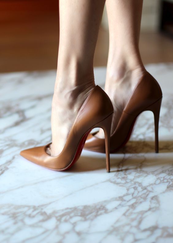 漂亮的欧美风格尖头高跟鞋,轻松驾驭妩媚女人味