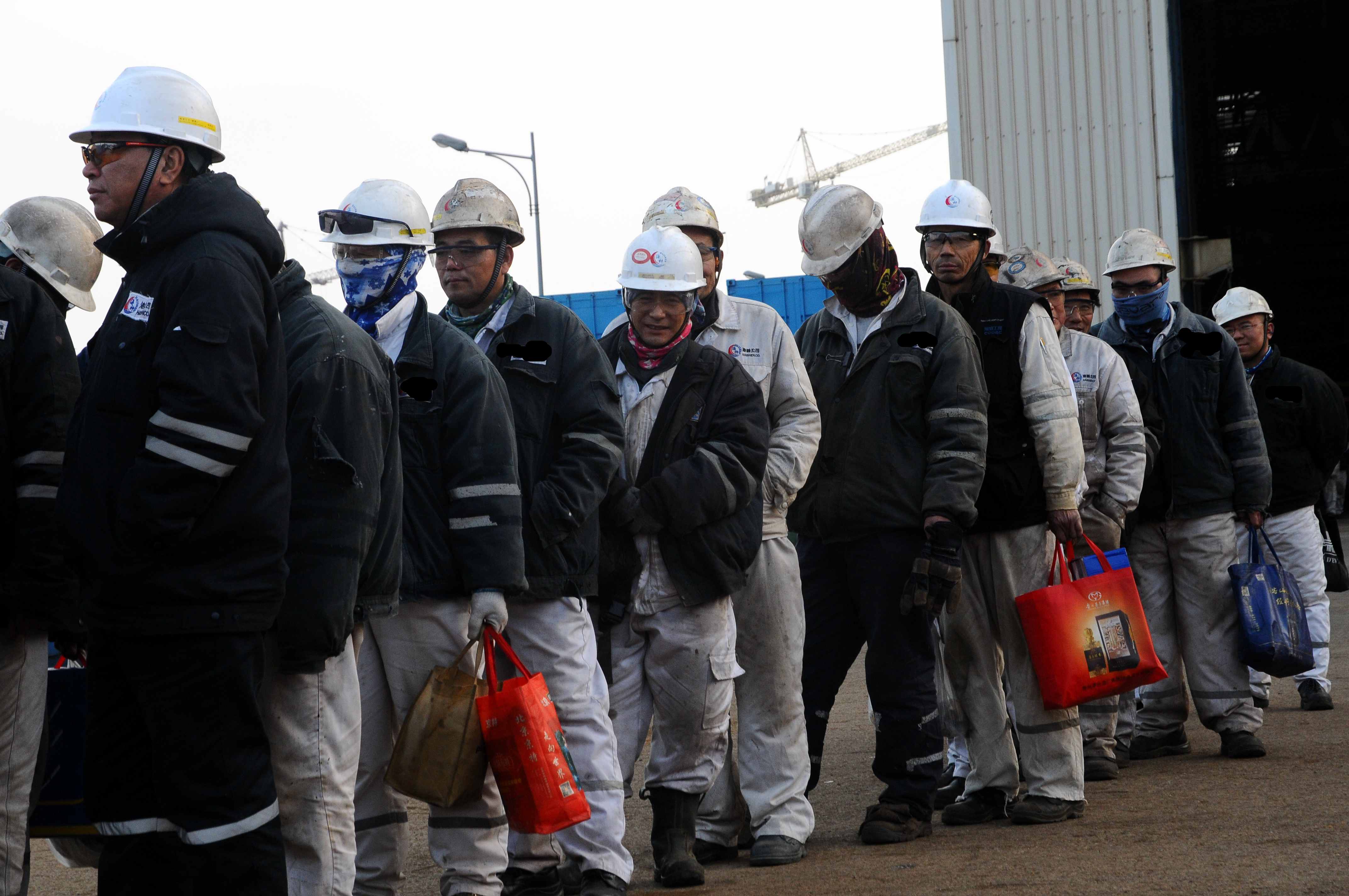 实拍 船厂工人下班后生活 晚餐10元标准 羡慕隔壁带媳妇一起师傅