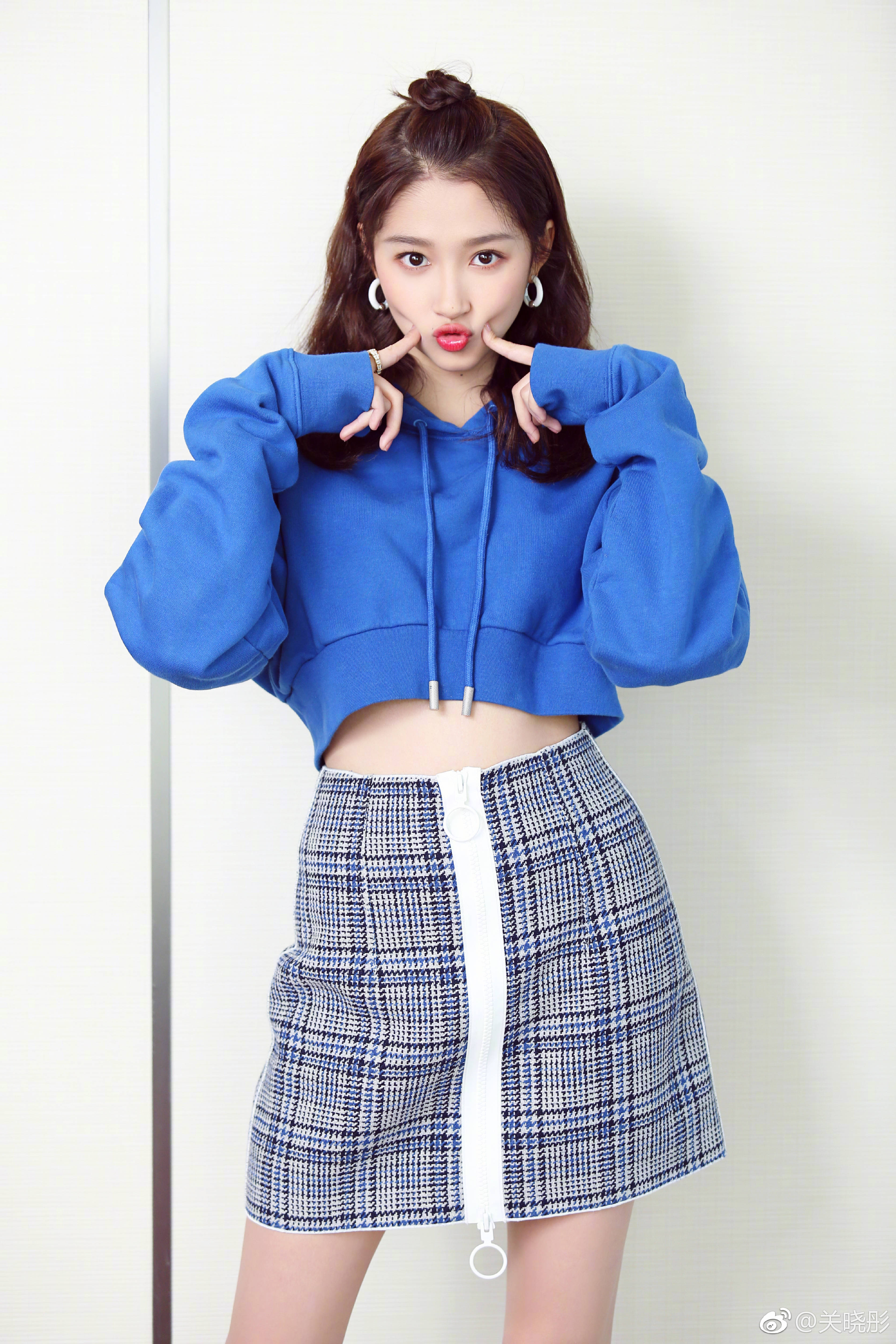 盘点关晓彤的那些时尚街拍,爱美的你一定不要错过这些潮搭!