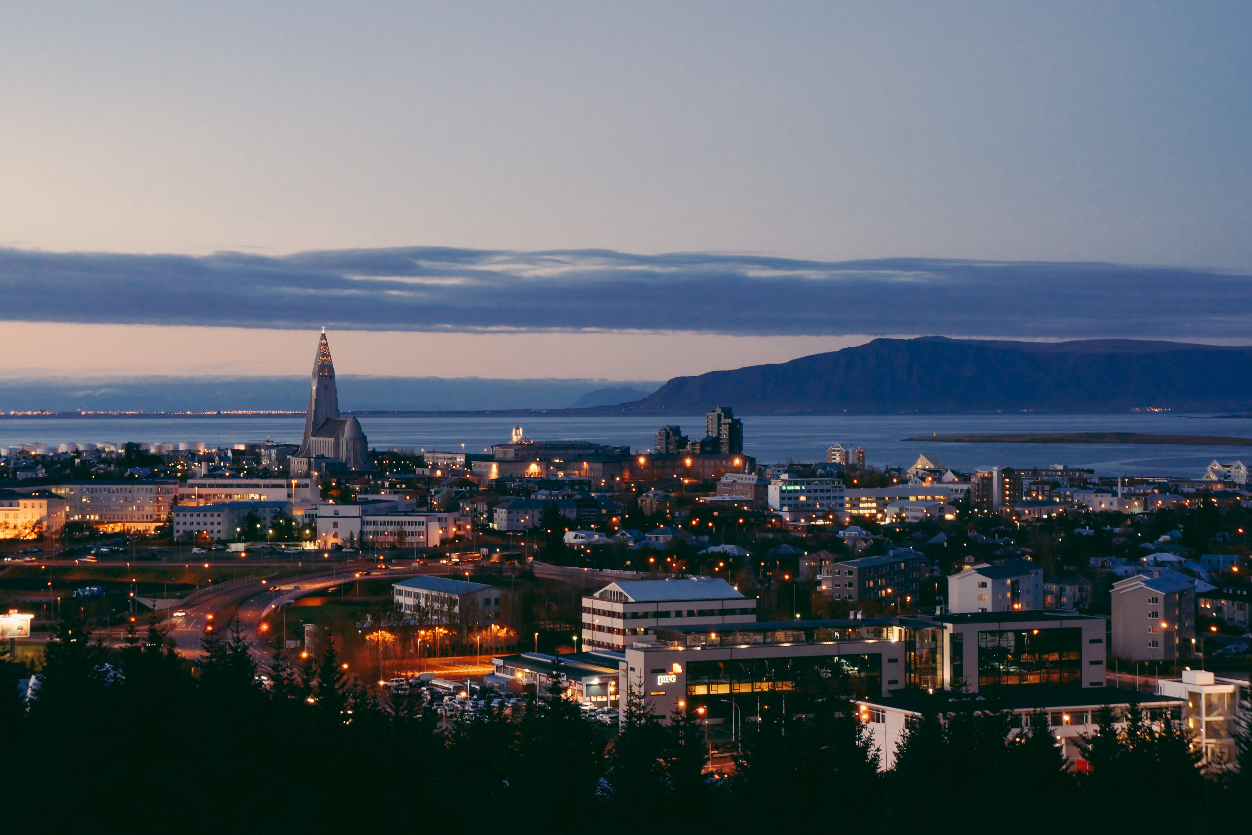 挪威峡湾  挪威有「峡湾之国」的称号,故自然景观以