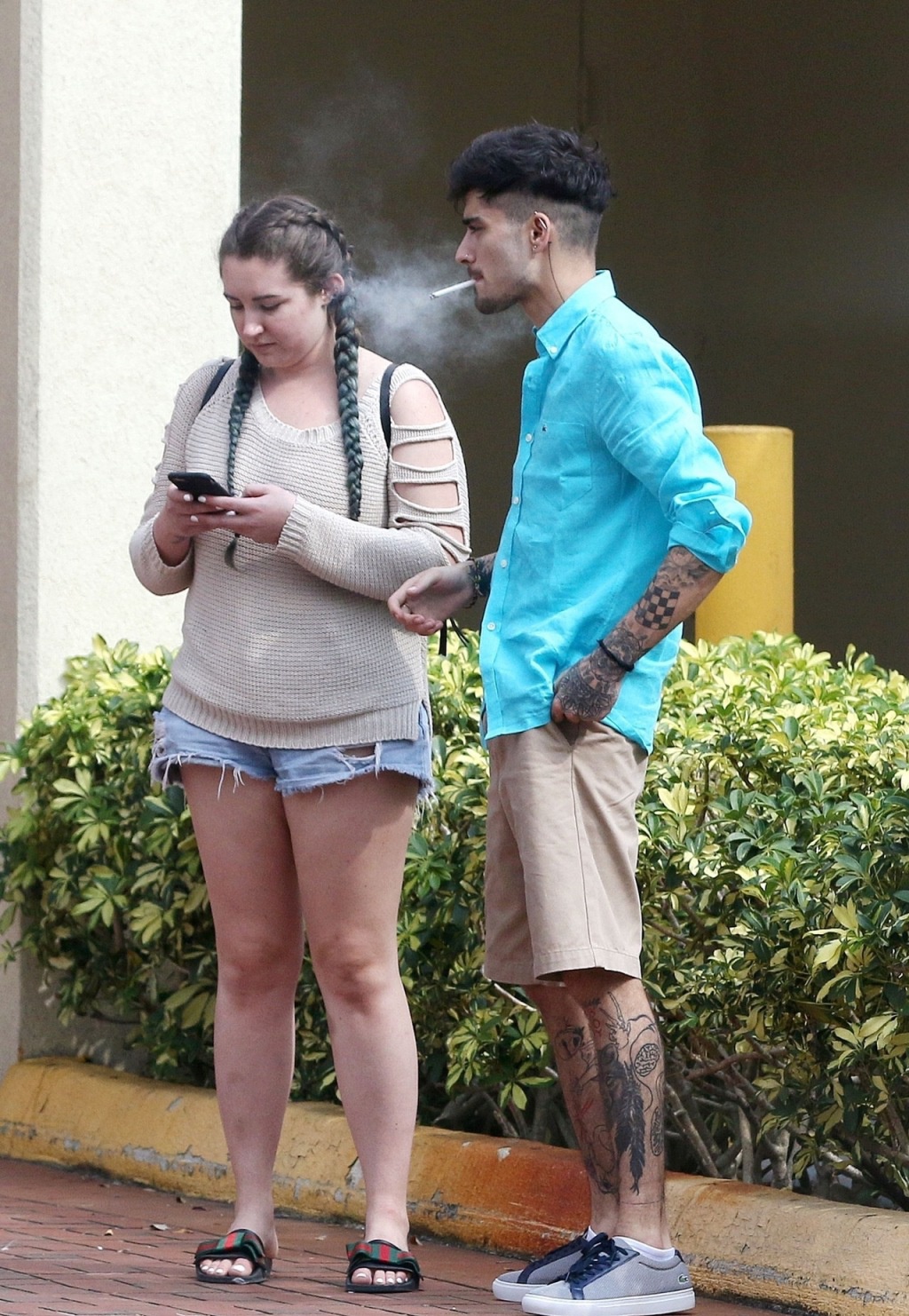 美渣泽恩·马利克迈阿密街拍,旁边妹子体型秒杀美渣,网友心疼了