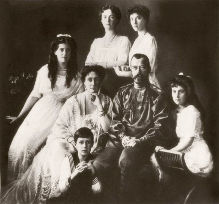 尼古拉二世全家照片图片