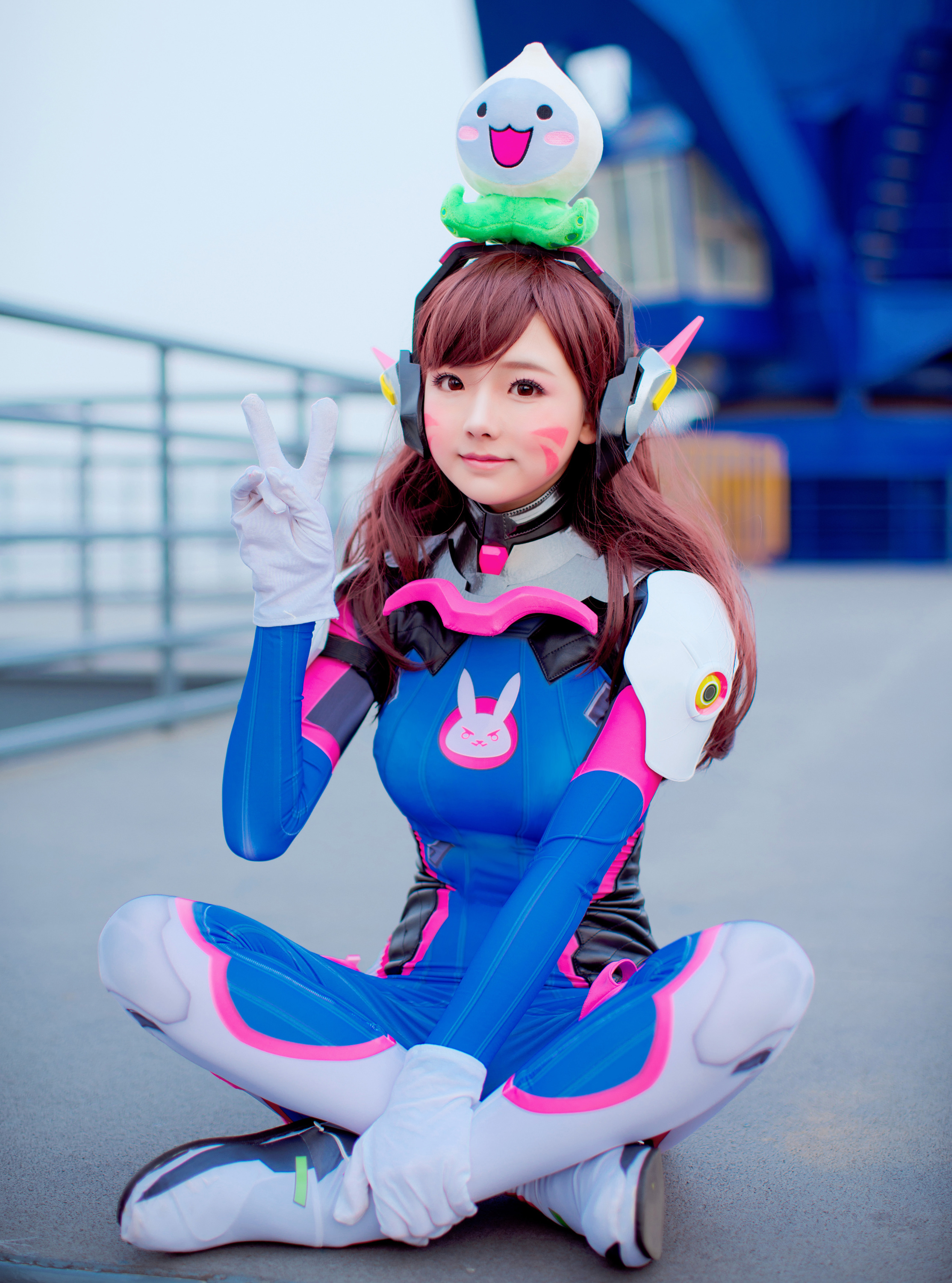 可爱的妹子cos《守望先锋》角色d.va!活脱脱是从二次元跳出来的