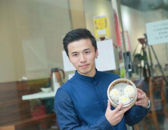 棒棒堂成员阿纬副业传年收破亿 自曝收入全交给娇妻