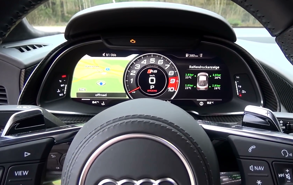 小伙参加聚会,发现这台奥迪r8很特别,懂车网友:加速不输拉法