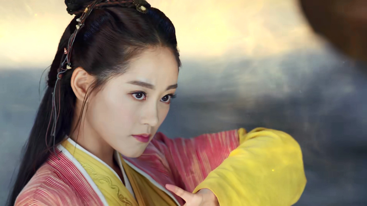 因跑龙套被唐嫣发掘,出道一年迅速走红,如今挑战杨幂旗下小花!