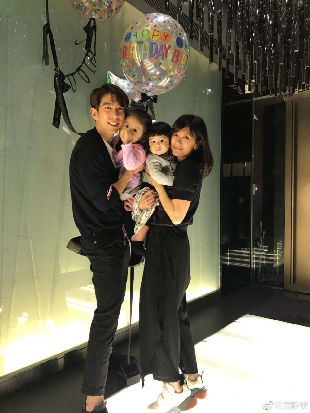 贾静雯为老公修杰楷庆生:因为你们陪伴心满意足