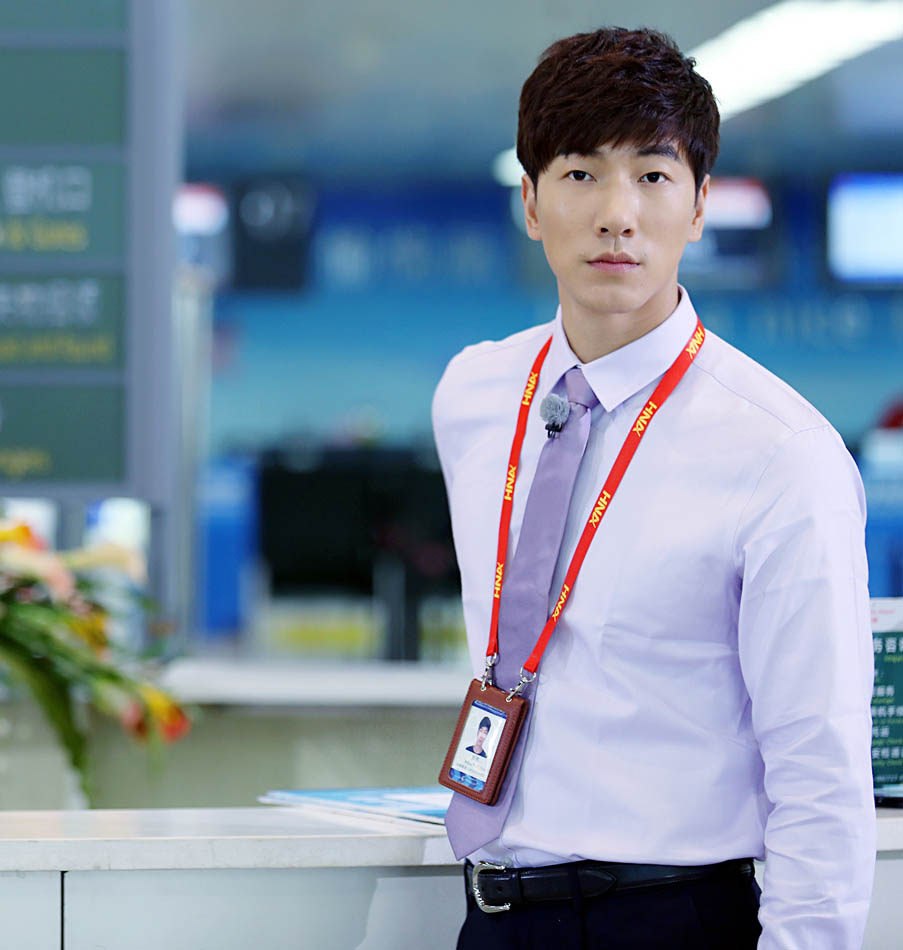 张亮,原名张振锁 1982年3月26日出生于中国北京!