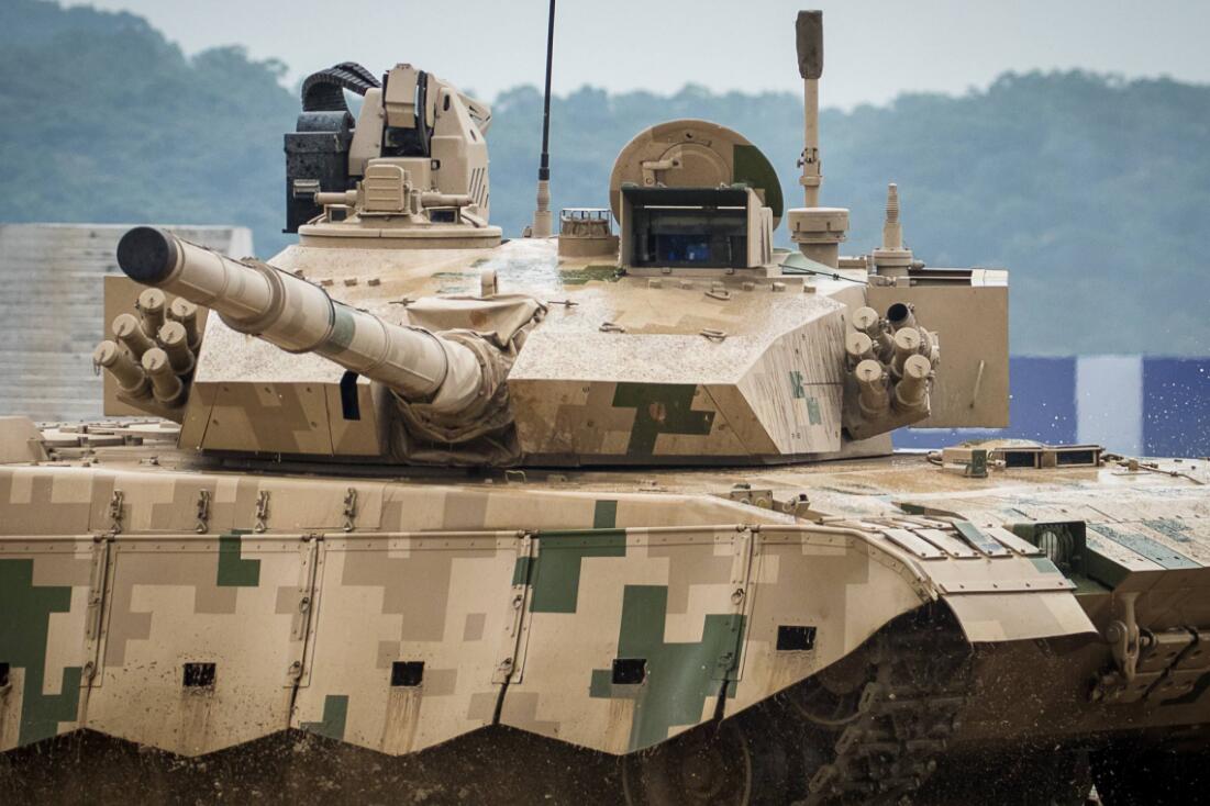 美国盟国展示了从我国采购的vt-4主战坦克,这是向我国靠拢的节奏