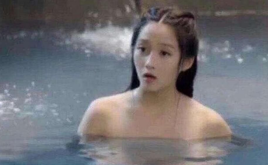 关晓彤不仅衣品差,就连没穿衣服的沐浴照也输给其她女星!