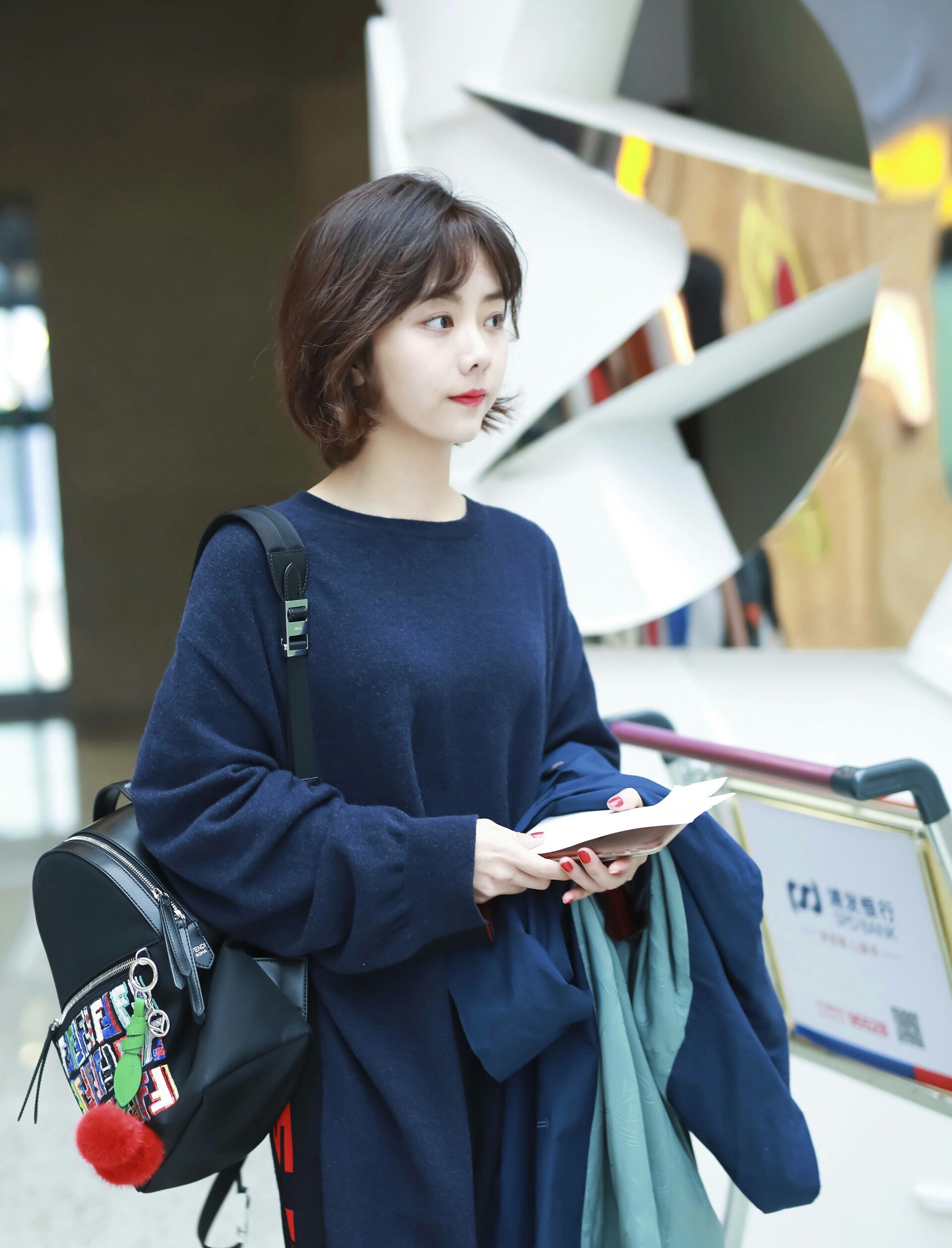 谭松韵不愧是童颜,这种发型在她身上才会显得更可爱吧?