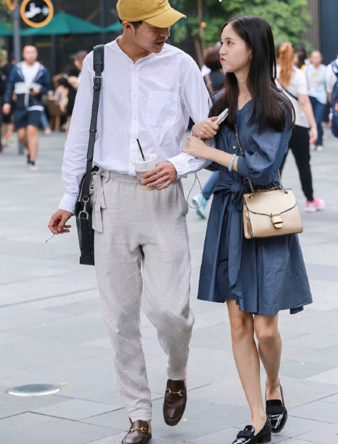 重庆情侣街拍:好般配的小情侣,最后一对嘟嘴卖萌的小姐姐好可爱