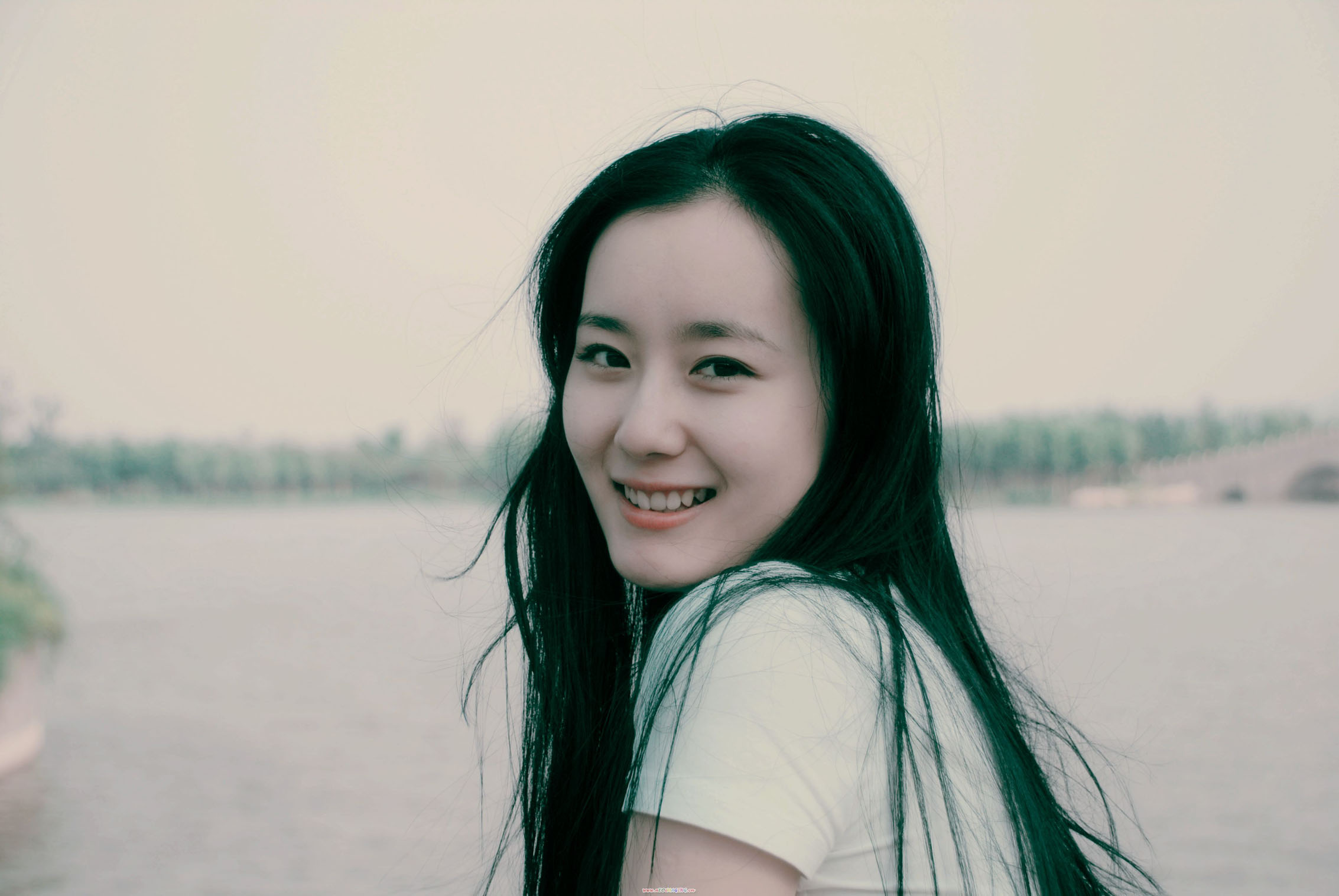 她在《金婚》剧中饰演少年佟燕妮,你还记得那个漂亮的青年演员吗