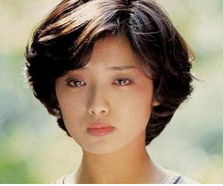 59岁山口百惠近照,夫妻尽显老态,两个儿子都是高颜值明星!