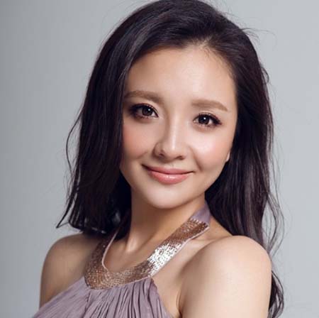 婚后,叶一茜将重心转向家庭,先后生下了一对儿女.