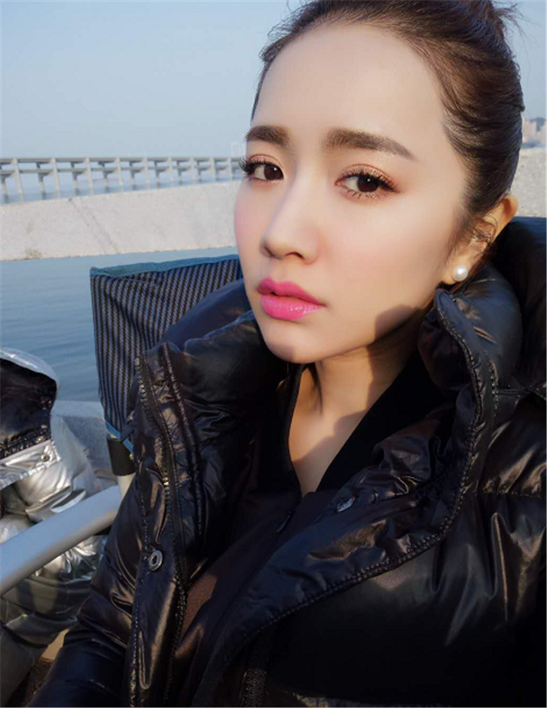 她在《乘风破浪》里是"发廊妹",现实中如此清新美丽!