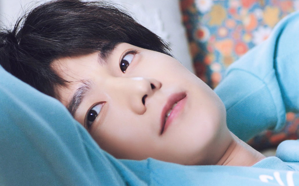 杨洋的8张照片,第一张侧脸超帅,看到最后一张被撩到了!