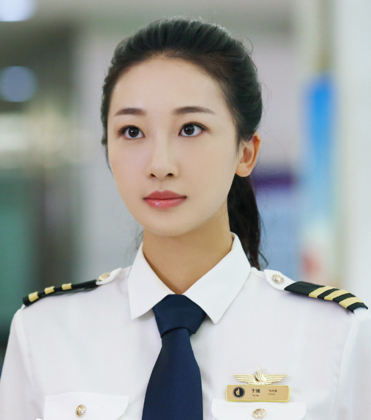 《壮志高飞》制服四美,赵子琪第三,吕一第二,第一美若天仙!