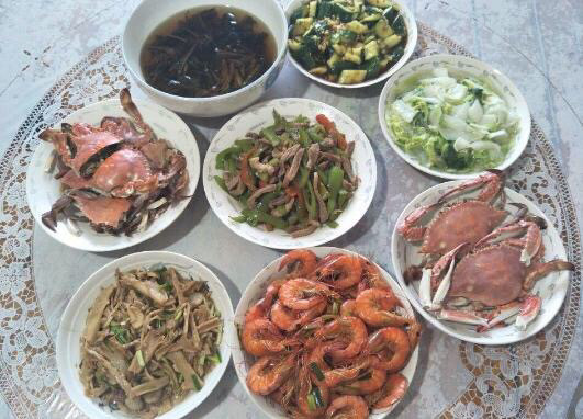 富人的晚餐和穷人的晚餐对比,看着莫名的心酸,简直不能比!